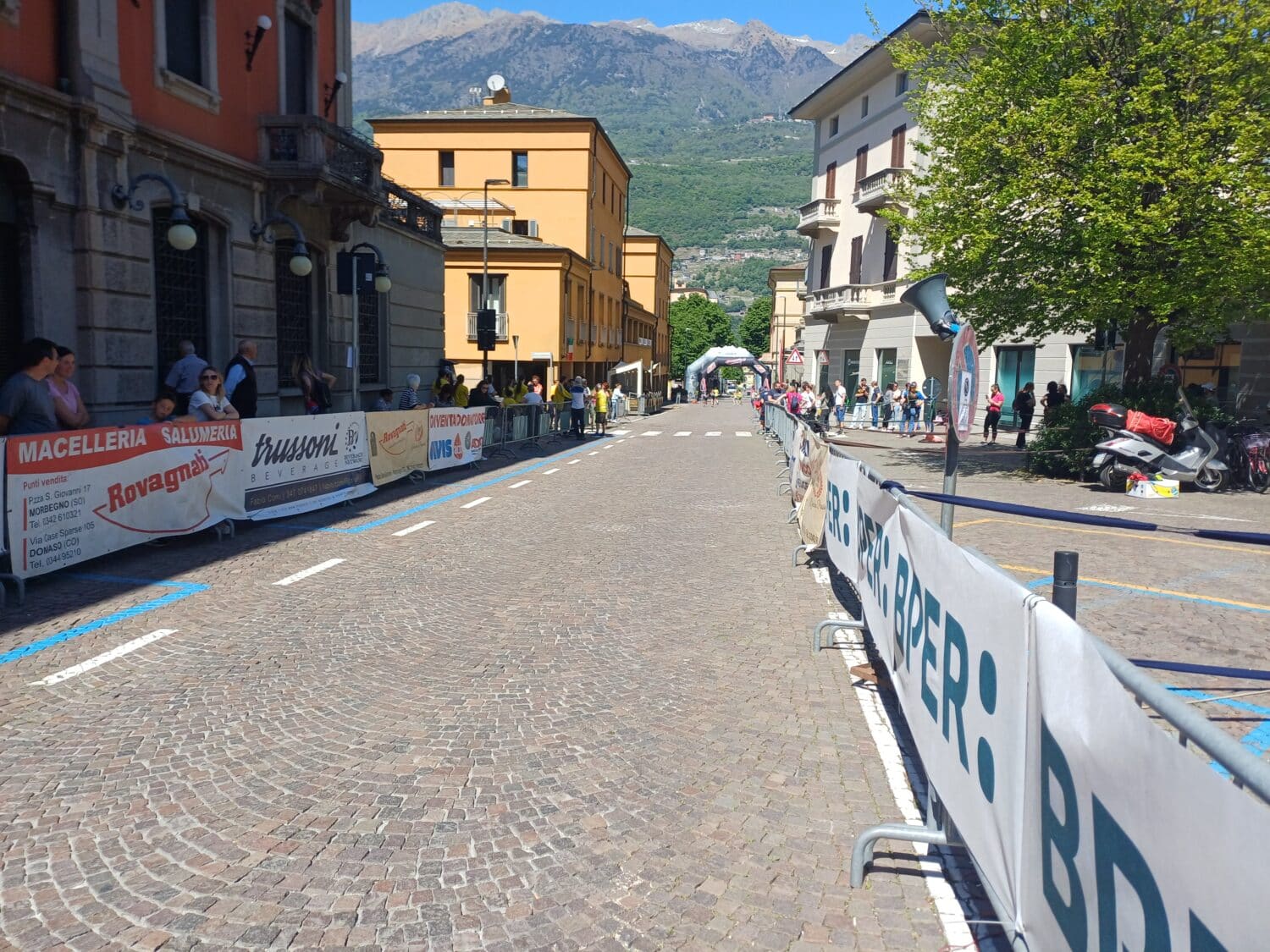 37° TROFEO MORBEGNESE - MORBEGNO (SO) - SABATO 25 APRILE 2026 - 10KM GARA PODISTICA SU STRADA NAZIONALE 8 20260425 134424 scaled