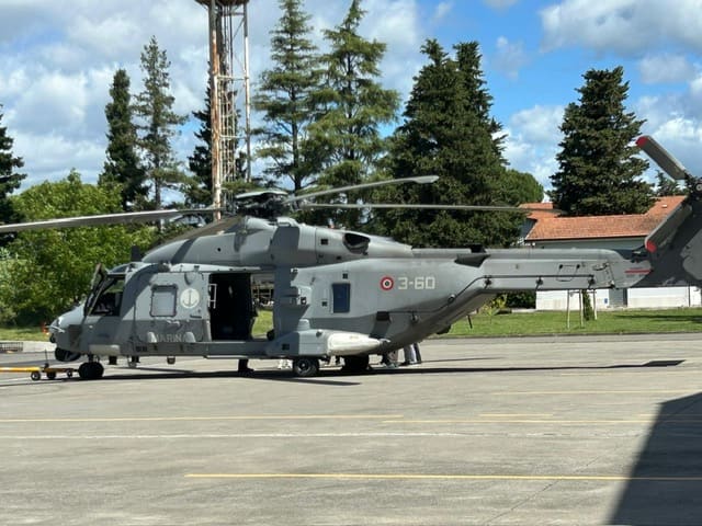 Visita della DT Milano alla Base Elicotteristi della Marina Militare 5 giu 26 5 Visita a base elicotteristi elicottero pronto al decollo