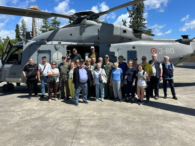 Visita della DT Milano alla Base Elicotteristi della Marina Militare 5 giu 26 6 Visita a base elicotteristi foto ns gruppo