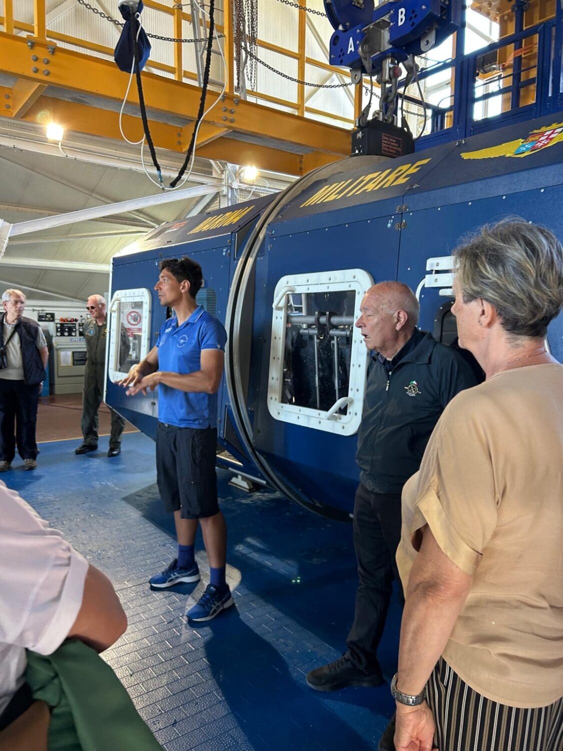 Visita della DT Milano alla Base Elicotteristi della Marina Militare 5 giu 26 8 Visita a base elicotteristi prototipo utilizzato per addestramento soccorso in mare scaled