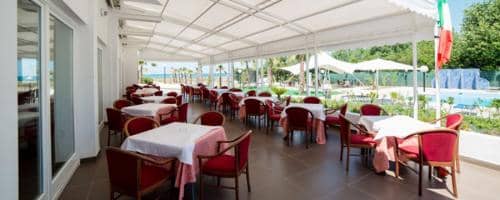 Family-Village-Medea-Beach ristorante-esterno